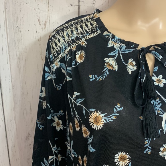 Style & Co Floral Top - Picture 2 of 11
